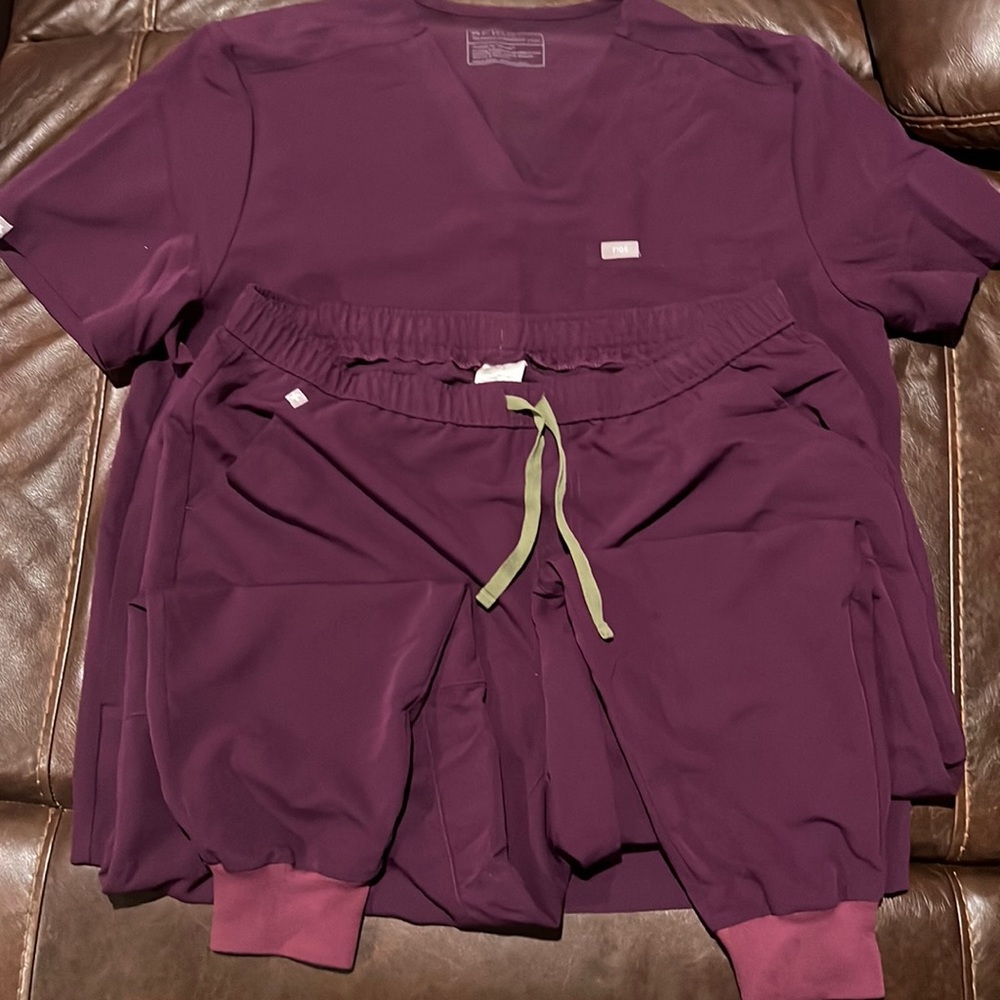 Plum Figs Scrub set